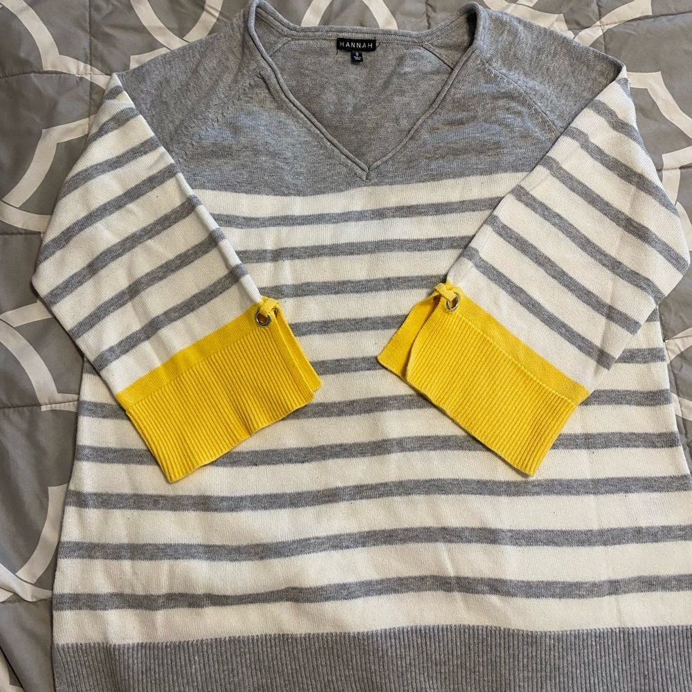 Hannah V-neck Sweater Three-Quarter-Sleeve